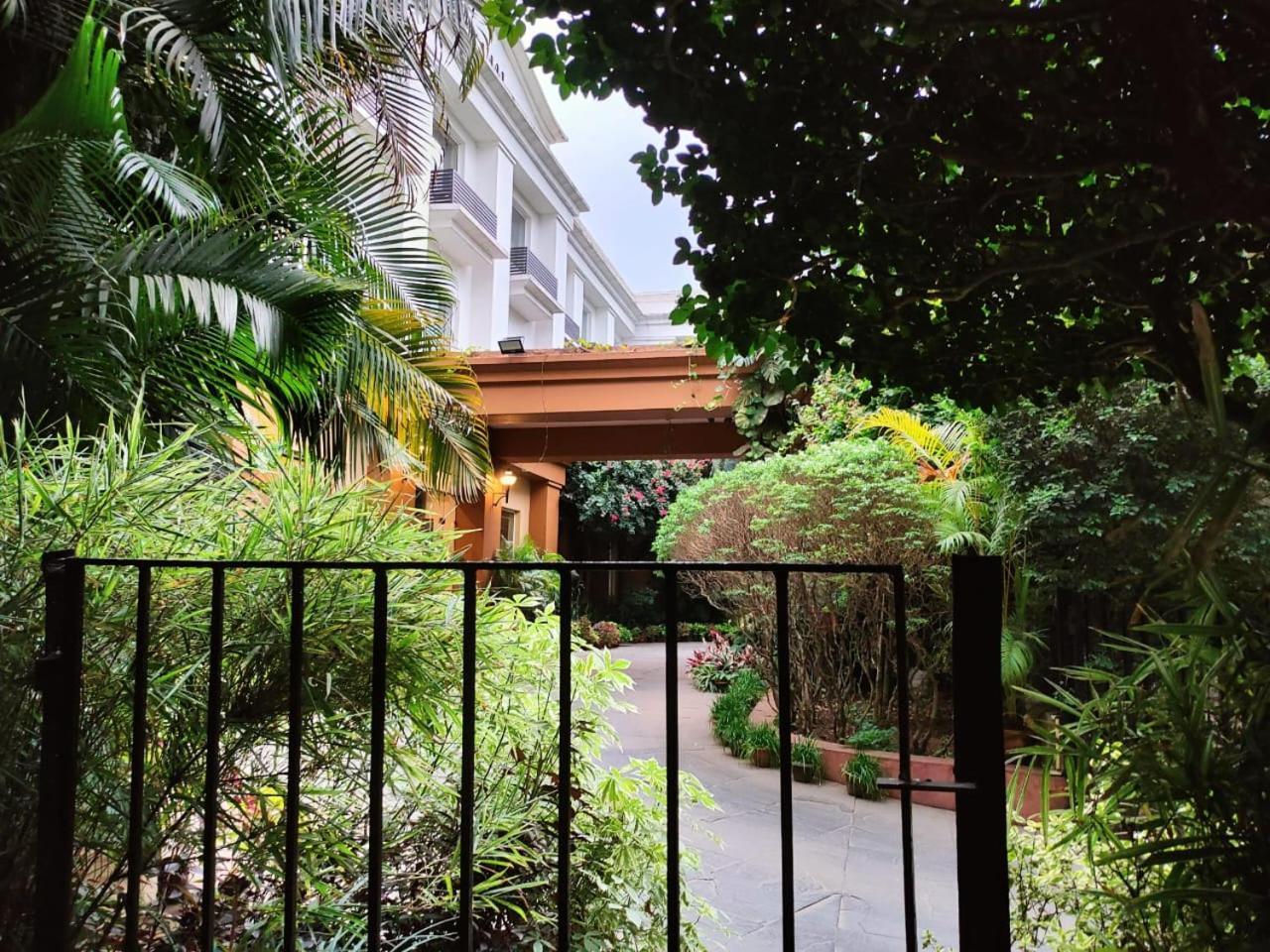 La Franklin Hotel Bhubaneswar Exteriör bild