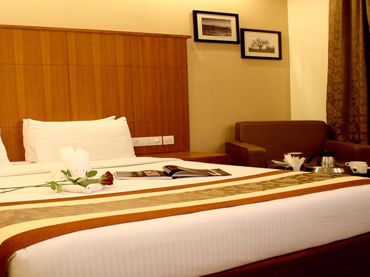 La Franklin Hotel Bhubaneswar Exteriör bild